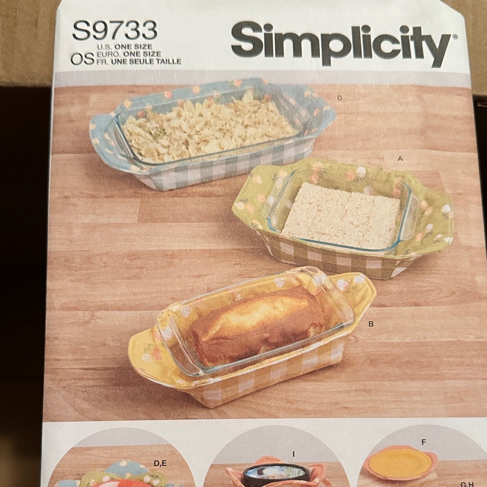 Simplicity Pattern Multi-Color Baking Dish Set New Uncut Factory Folded